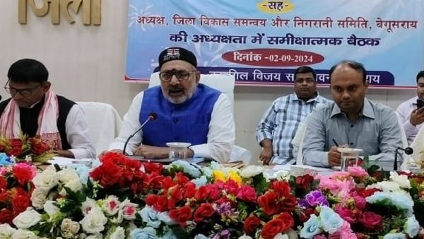 Begusarai News: एक्शन मोड में केंद्रीय मंत्री, सांसद गिरिराज सिंह ने जिला प्रशासन को दिये सख्त निर्देश
