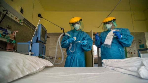 ग्वालियर के अस्पताल में वेंटिलेटर पर मरीज की मौत; परिवार का आरोप- एसी में आग लगने से गई जान