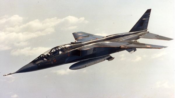 IAF Jaguars: अदृश्य रहने की क्षमता, परमाणु बम बरसाने की ताकत; जगुआर को रिटायर करना कितना सही फैसला?