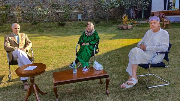 J&K Election: आर्टिकल 370 ने करवाई थी दोस्ती, फिर क्यों दूर हुए महबूबा मुफ्ती और उमर अब्दुल्ला