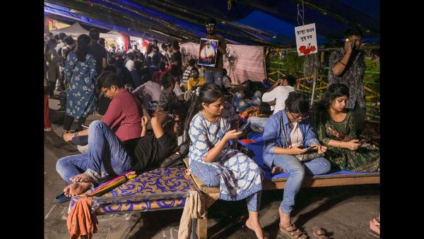 पश्चिम बंगाल के जूनियर डॉक्टर आश्वासन पूरा होने तक काम बंद रखेंगे