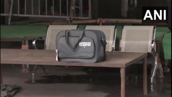 Kolkata News: आरजी कर मेडिकल कॉलेज की प्रोटेस्ट साइट पर मिला लावारिस बैग, बम निरोधक दस्ता मौके पर बुलाया