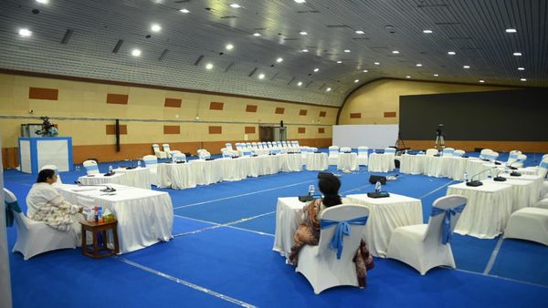 डॉक्टरों और ममता बनर्जी के बीच गतिरोध जारी, लाइव स्ट्रीमिंग पर अड़े डॉक्टर, सीएम बोली-'दो घंटे से इंतजार'