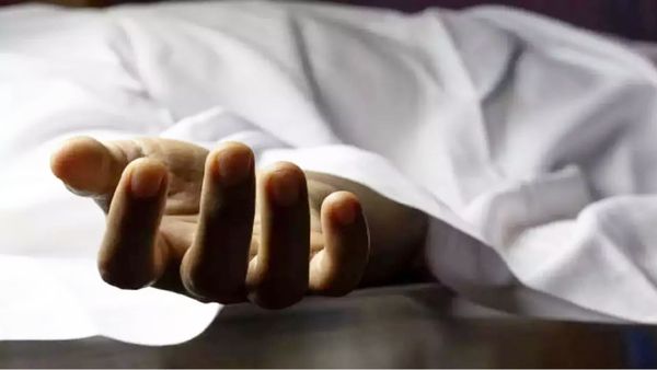 रेलवे ट्रैक पर मिला पति और बेटे का शव, घर के कमरे में इस हालत में मिली पत्नी; हत्या और आत्महत्या में उलझा पेंच