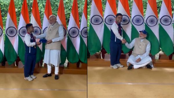 पैरालंपिक गोल्ड विजेता नवदीप की पीएम मोदी से मुलाकात, कैप पहनने के बाद पूछा ऐसा सवाल कि सब हंसने लगे