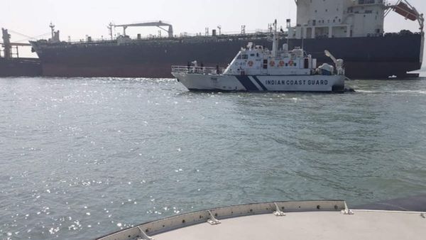 गुजरात तट पर नौसेना और तटरक्षक बल की बढ़ी निगरानी, नई तकनीकी के पोत तैनात