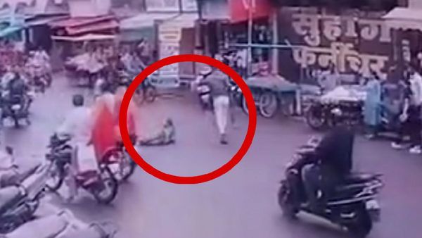 Ujjain News: बीच बाजार में युवक को चाकुओं से गोदा, घटना के Video से दिल दहला