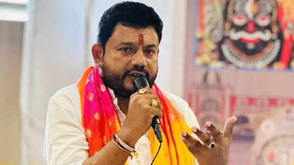 Indore News: क्या गौमूत्र पीने वालों को ही मिलेगी गरबा पंडाल में एंट्री?, BJP जिलाध्यक्ष का बयान