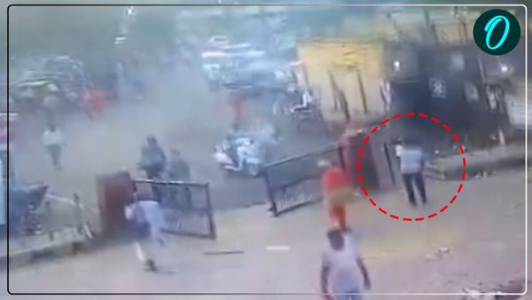 बच्चे को चुरा ले गया अंजान शख्स, मथुरा जंक्शन पर रो-रोकर तलाश रही मां, CCTV कैमरे में कैद हुई घटना
