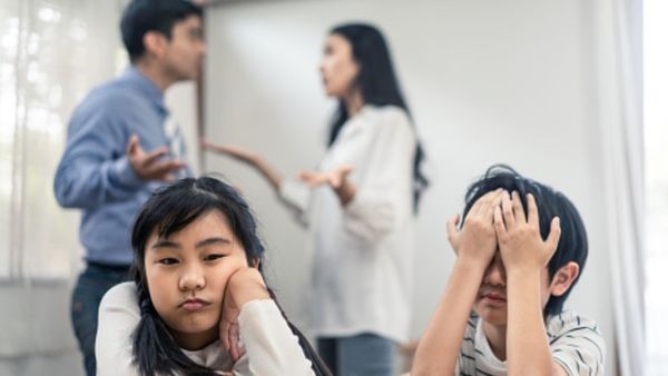 पैरेंट्स की इन गलतियों की वजह से बच्चा करने लगता है इग्नोर, आज ही करें ये 6 काम