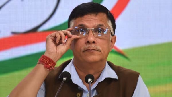 गिरिराज सिंह के बयान पर पवन खेड़ा का पलटवार, कहा-'आरएसएस को समझने में अपना समय क्यों बर्बाद करें'