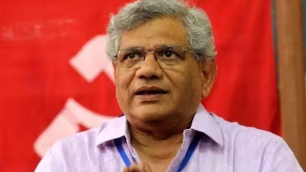 कॉमरेड सीताराम येचुरी, जो बने वामपंथियों की आवाज, चुनौतियों के बावजूद लाल झंडा करते रहे बुलंद