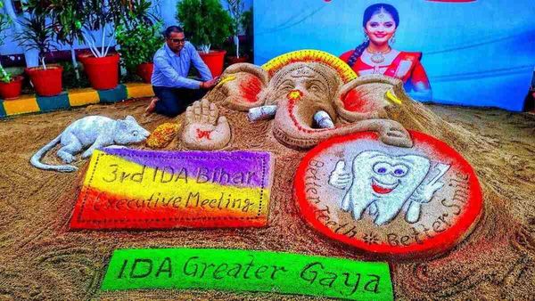 Sand Art News: ‘1 टन बालू, 10 घंटे, बारिश की चुनौती’, सैंड आर्टिस्ट ने की गणेश चतुर्थी पर अनोखी कलाकृति