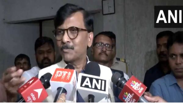 'हमारे पीएम चीफ जस्टिस के साथ खाते हैं लड्डू', मानहानि केस में बेल मिलने के बाद बोले संजय राउत