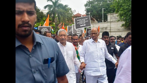 शरद पवार बोले- भष्‍ट्राचार के कारण सिंधदुर्ग में गिरी छत्रपति शिवाजी की प्रतिमा