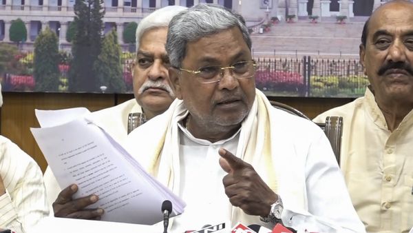 MUDA स्कैम: कर्नाटक सीएम सिद्धारमैया के खिलाफ FIR, जांच पर रोक लगाने से हाईकोर्ट का इनकार