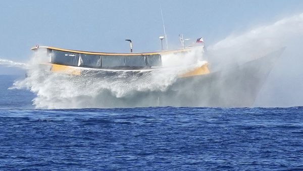 दक्षिण चीन सागर में वियतनामी बोट पर किसने किया हमला? क्रू के 10 लोग जख्मी