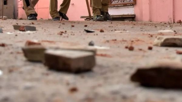 कर्नाटक: दो शहरों में पूजा स्थल पर पथराव, ईद-ए-मिलाद के जुलूस में विवाद से बढ़ा सांप्रदायिक तनाव, फोर्स तैनात