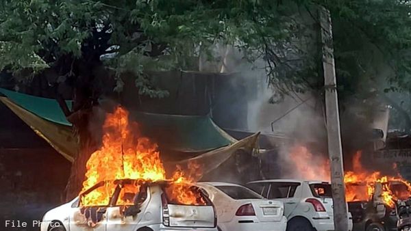 तेलंगाना में आदिवासी महिला से रेप की कोशिश के बाद भारी बवाल, कर्फ्यू लगाया-इंटरनेट बंद