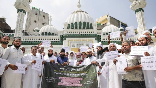 Waqf Bill: संसदीय समिति को मिले 1.2 करोड़ ई-मेल, बहुत बड़ा हो गया इन्हें छांटने का काम