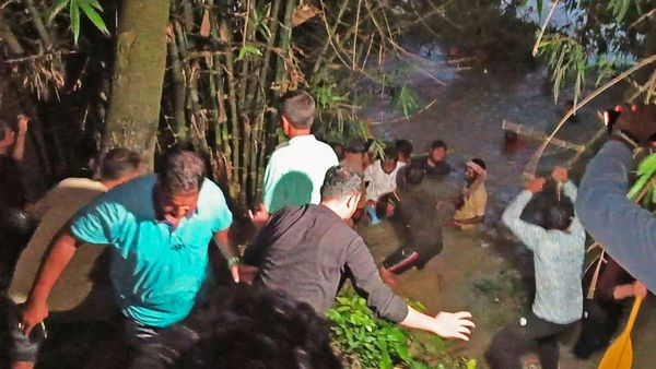 पश्चिम बंगाल में जूनियर डॉक्टरों की बैठक बेनतीजा रहने के बाद भी जारी रहेगा आंदोलन