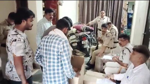 Gwalior News: मुरैना विस्फोट की आंच ग्वालियर तक पहुंची, एक घर के कमरे में मिले पटाखों के 40 कार्टन