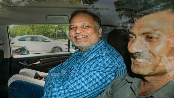 तानाशाह को लगा करारा तमाचा: सत्येंद्र जैन की रिहाई पर बोले सिसोदिया, जानें किसने क्या कहा?