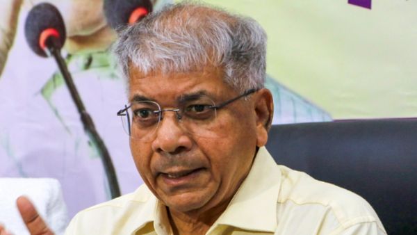 Maharashtra: अंबेडकर ने जारी की VBA उम्‍मीदवारों की लिस्‍ट, कांग्रेस छोड़ते ही 10 मुस्लिम नेताओं को मिला मौका