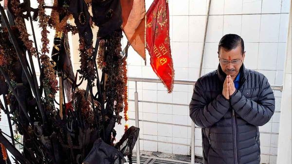 आप संयोजक अरविंद केजरीवाल ने बाबा भैरों के किए दर्शन