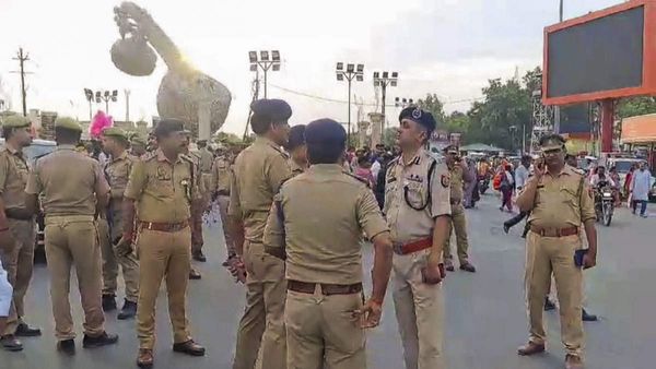 Navratri 2024: अयोध्या में नवरात्र के 9 दिन नहीं बिकेगा मीट, यूपी के अन्य शहरों में क्या हैं निर्देश?