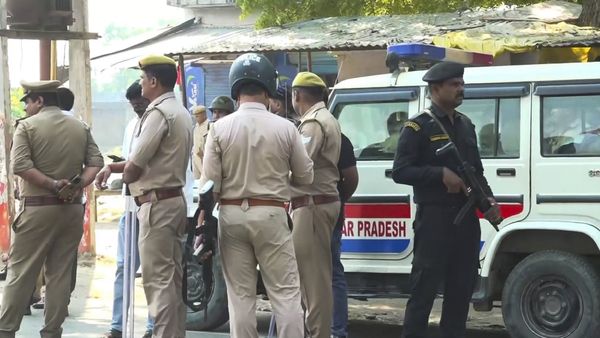 Bahraich Encounter: बहराइच में मुठभेड़, दो के पैर में लगी गोली, 5 गिरफ्तार, नेपाल भाग रहे थे