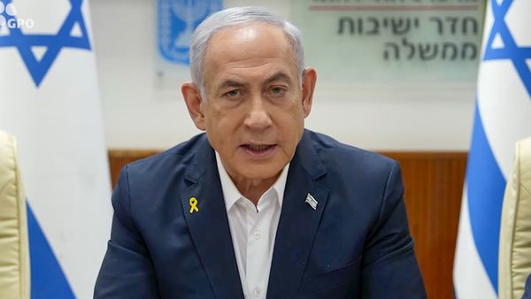 Fact Check: क्या किंग चार्ल्स तृतीय ने नेतन्याहू का आतंकवादी घोषित करने वाले पोस्टर का किया अनावरण, जानिए सच