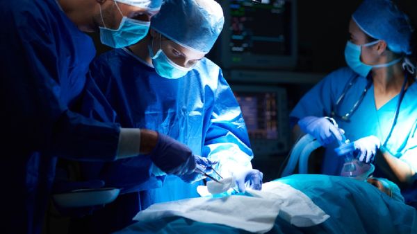 Dead Man Alive: जब अचानक दिल निकालने से पहले मुर्दे के बहने लगे आंसू! ऑपरेशन थिएटर छोड़ भागे डॉक्टर