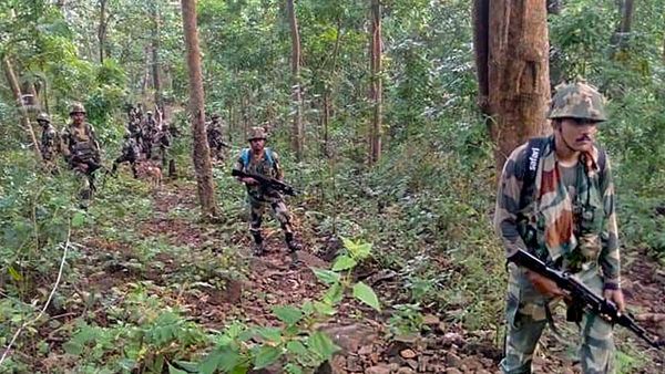 Chatra: पुलिस मुठभेड़ में मारे गए टीएसपीसी के दो कट्टर उग्रवादी, AK47 बरामद, तलाशी अभियान जारी
