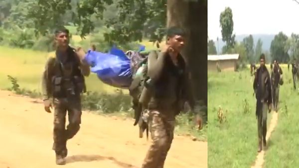 Dantewada Encounter: कांधे पर नक्सलियों के शव ढोकर पैदल चले, लाल आतंक से लड़कर जंगलों से बाहर आए हमारे जवान