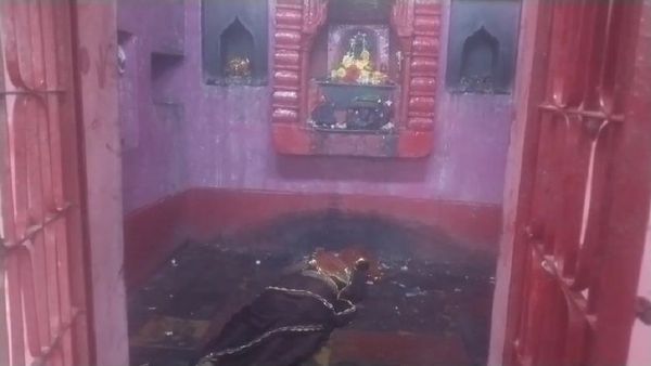 MP News: देवी मंदिर में महिला ने जीभ काटकर चरणों में चढ़ा दी, इलाज कराने से किया इनकार, बोली- वापस आऊंगी