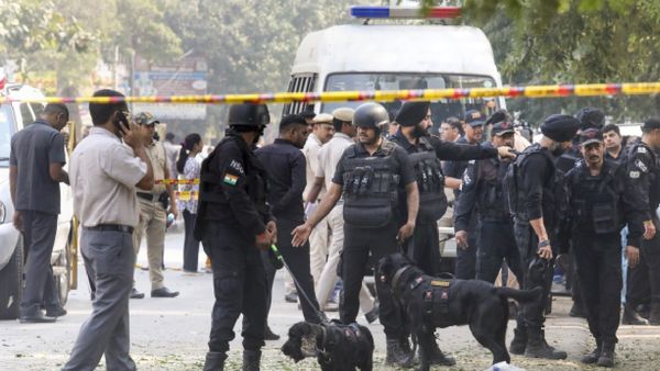 Delhi Blast News: दिल्ली के स्कूल में विस्फोट की आवाज 2Km दूर तक सुनी गई, केंद्र ने मांगी जांच रिपोर्ट