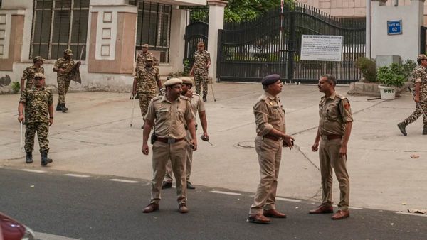 Delhi Drug Gang Busted: दिल्ली में इंटरनेशनल ड्रग गिरोह का भंडाफोड़, 2000 करोड़ की कोकीन जब्त, 4 गिरफ्तार