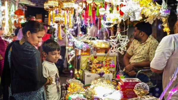 इस दिवाली नहीं बिक रहा चाइनीज माल, चीन को 1.25 लाख करोड़ का झटका, 'वोकल फॉर लोकल' का तगड़ा असर