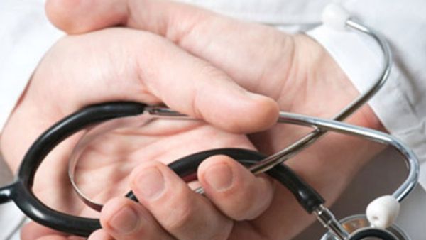 MBBS सेकेंड इयर फेल फर्जी डॉक्‍टर ने अस्‍पताल में सीरियस हार्ट पेसेंट का किया इलाज, हुई मौत