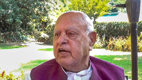 'कश्मीर पाकिस्तान नहीं बनेगा', कभी पाक से बातचीत की वकालत करने वाले फारुख अब्दुल्ला के बदले मिजाज