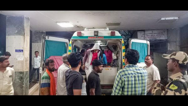 Latur Food Poisoning: डिनर के बाद बीमार पड़ी सरकारी कॉलेज की 50 छात्राएं, हॉस्पिटल में करना पड़ा एडमिट