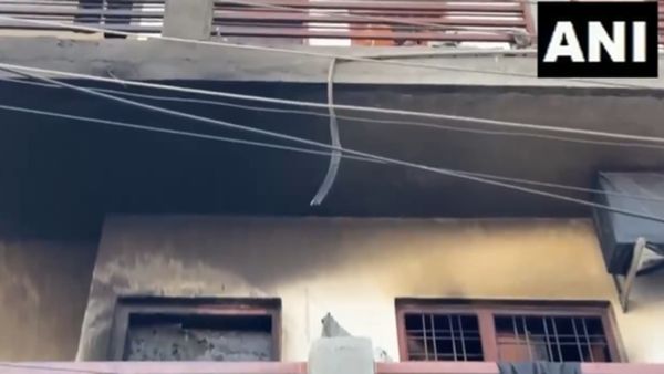 Gurugram News: गुरुग्राम में शॉर्ट सर्किट से बड़ा हादसा, कमरे में लगी भयानक आग, बिहार के 4 लोगों की मौत