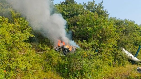 पुणे में हेलीकॉप्टर में आग लगने से तीन लोगों की मौत, मृतकों में दो पायलट और इंजीनियर
