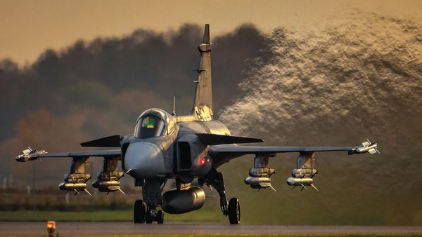 भारतीय वायुसेना की करोड़ों की MRFA डील किसे मिलेगी? ग्रिपेन E/F फाइटर जेट्स को लेकर मिला जबरदस्त ऑफर