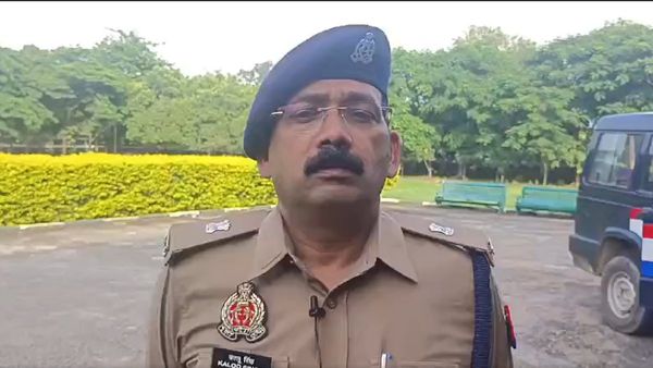 Sonbhadra: दबंगों ने युवक को जमकर पीटा, फिर मुंह पर किया पेशाब, हैवानियत का वीडियो वायरल