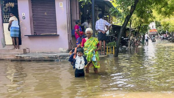 Madurai Rain Update: 15 मिनट की भारी बारिश से मदुरै बना तालाब! बाढ़ जैसी स्थिति, जानें प्रभावित इलाके?