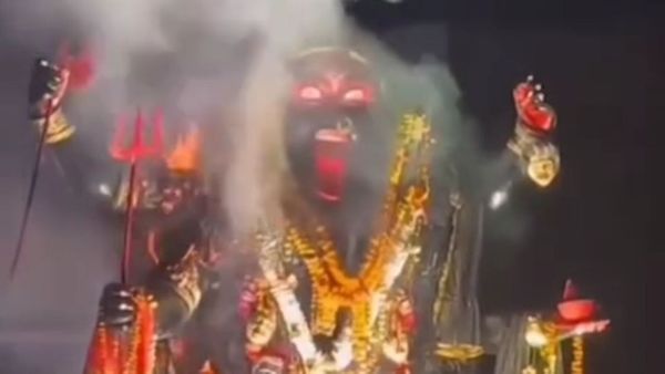 चमत्कार! भीषण आग लगी, लेकिन काली माता की मूर्ति को कोई नुकसान नहीं, मां की महिमा देख हर कोई हैरान