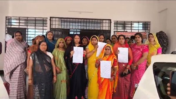 MP News: पुलिस कांस्टेबल को थप्पड़ मारने वाले पार्षद पति के बचाव में उतरी भाजपा, जानें वायरल वीडियो का पूरा सच