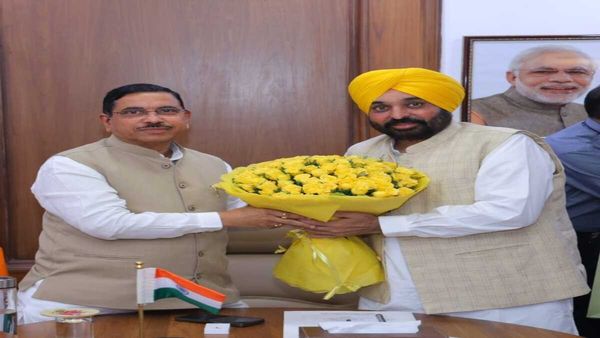 CM मान ने केंद्रीय मंत्री प्रह्लाद जोशी से की मुलाकात, मिल मालिकों और आढ़तियों के लिए लेकर आए खुशखबरी